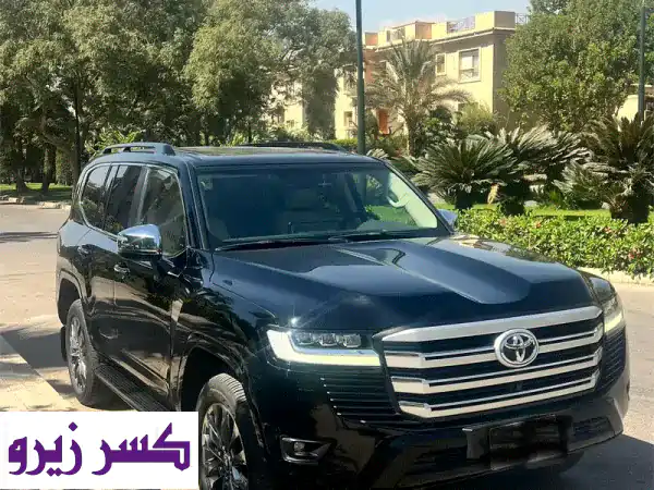 تويوتا لاندكروزر 2022 VX أسود - كسر زيرو (219 كم فقط!)...