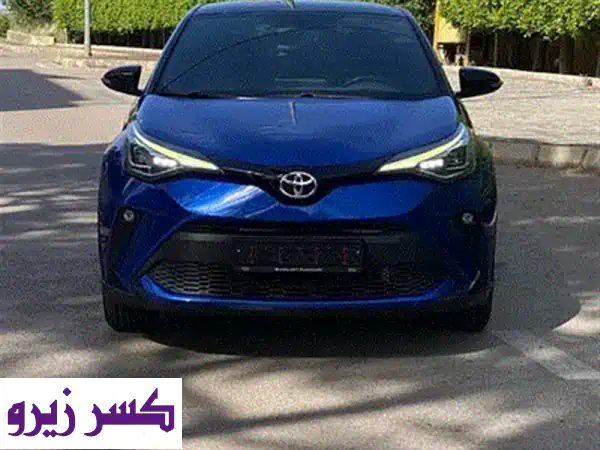امتلك تويوتا C-HR 2022 دفع رباعي (4WD) | رمادي جذاب | مصدر شركة موثوق | أمان فائق