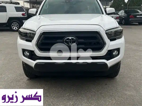 تويوتا تاكوما 2022 SR5 بيضاء: قوتك ومغامرتك تنتظر!