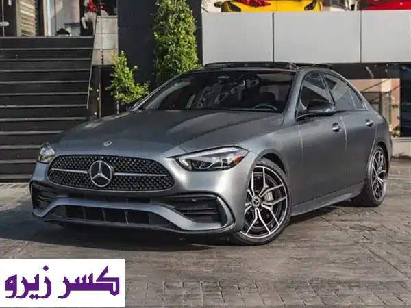 مرسيدس C300 2022 AMG: رمادي مطفي، داخلية حمراء، تجربة...