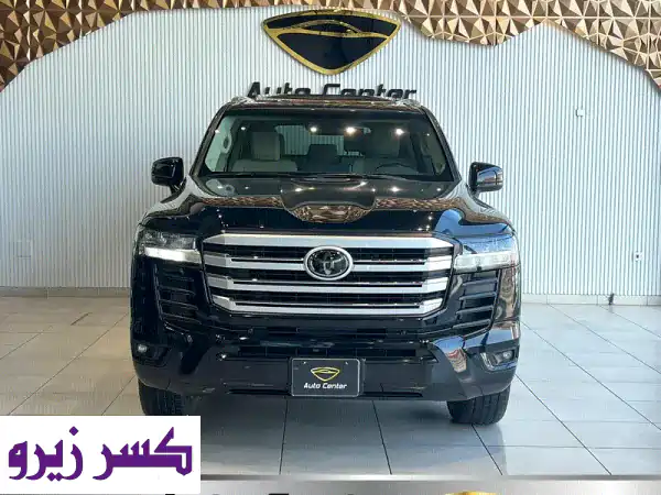 انطلق بأسطورة: تويوتا لاندكروزر GXR توين تيربو 2022 أسود...