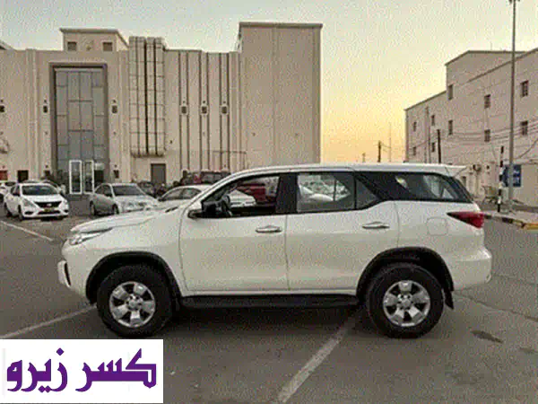 تويوتا فورتشنر 2022: انطلق بمغامرة أحلامك! خليجي، أبيض، نظيفة ومواصفات كاملة للبيع في عُمان.