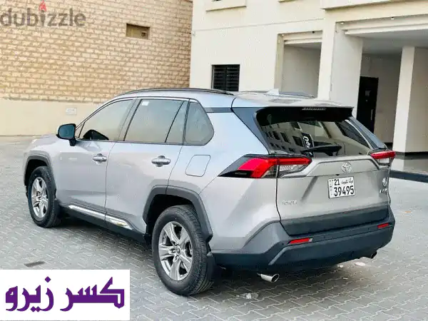 تويوتا RAV4 2022 فضية - بحالة ممتازة! (قليلة الكيلومترات، صيانة الوكيل)