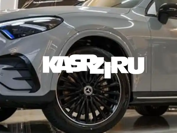 مرسيدس GLC 300 de 4MATIC 2026: فخامة هجينة، أداء 4MATIC...