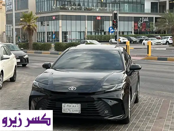 كامري LE 2025 للبيع بالدمام | سوداء بحالة الوكالة + PPF | منوة المستخدم بسعر استثنائي