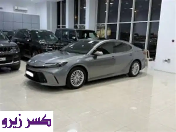 تويوتا كامري هايبرد 2025 رمادي: كاملة المواصفات...