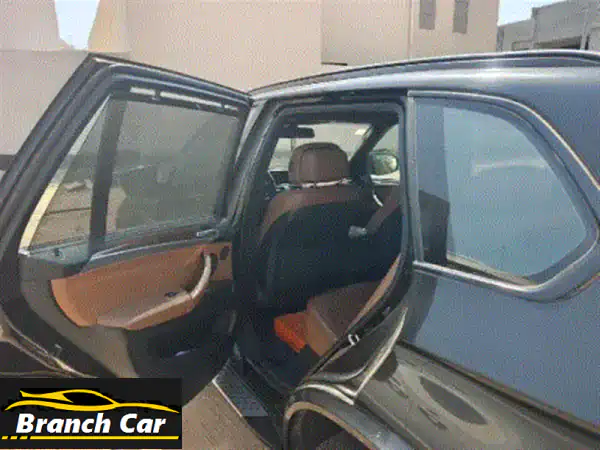 بي إم دبليو x52009، محرك 8 سلندر 4.8، جير 6 سرعات، دبل مستمر. الممشى 287 ألف كيلومتر. حالة السيارة .