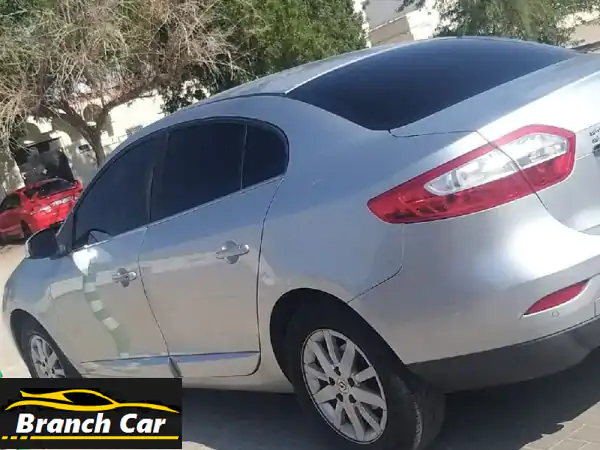 سيارة رينو فلونس موديل 2012 لون سيلفر خالية من العيوب، مع ضمان على الجير والمكينة والشاسيه.