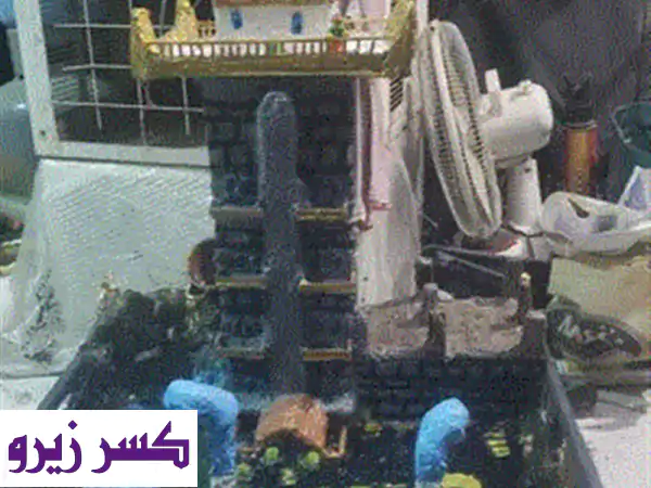 مجسم ثرات يافعي تصميم عماره+ وديوان+ طيرمانه في الدور الاخير فوقها جنبية يافعيه ثراتي + شلال صغير