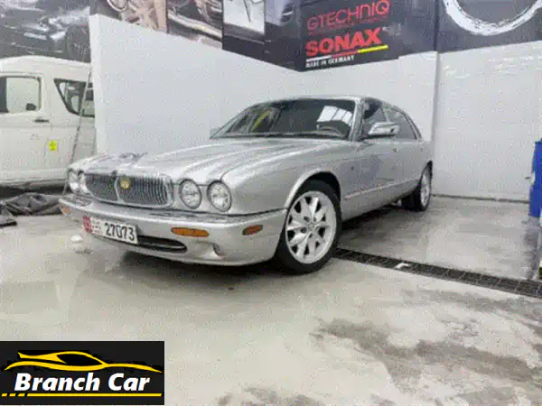 جاكوار xj8 موديل 1998 بمحرك v8 في حالة ممتازة. المحرك وناقل الحركة في حالة جيدة. قطعت 145,000 كم مع