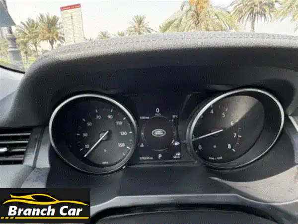 فاخرة  رينج روفر إيفوك 2016، صناعة بريطانية فاخرة، اللون رمادي، تتسع لـ 5 مقاعد براحة، ومسجلة ...