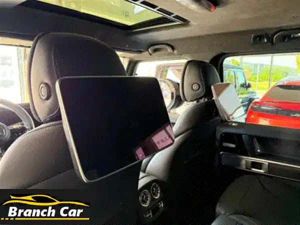 اللون الخارجي أسود، والفرش الداخلي أسود. موديل 2026 مرسيدس amg g63، صفر كيلومتر، نسخة استيراد بأعلى