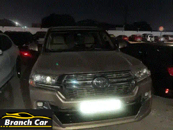 للبيع في عجمان لاند كروزر gxr موديل 2018 ماشي 190 ألف، خليجية نظيفة جداً. مطلوب 115 ألف قابل ...